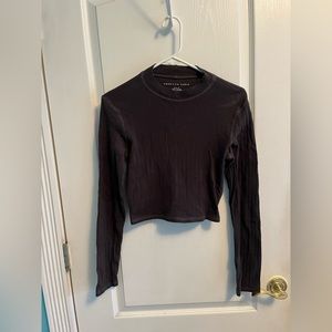 American Eagle Grey Cropped Long Sleeve Shirt